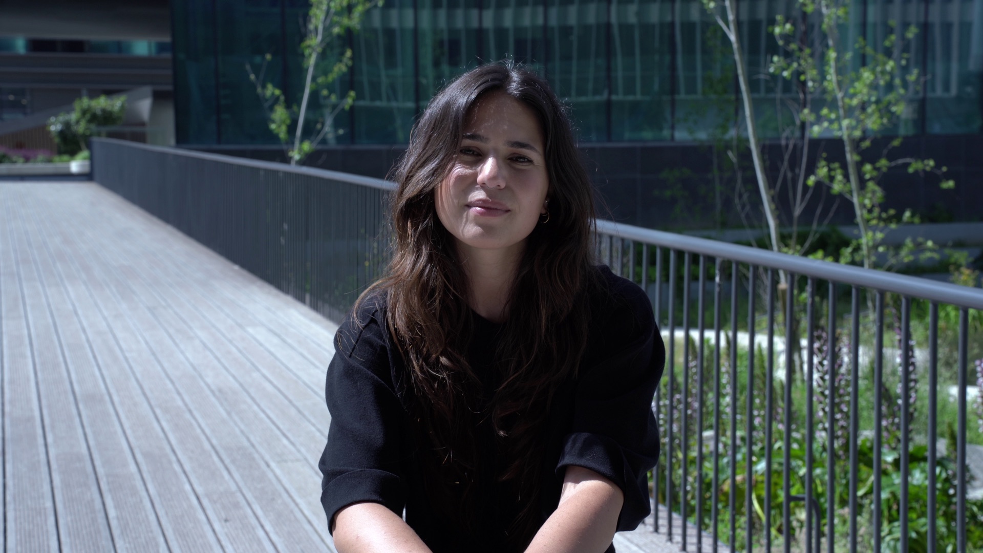 Catarina Pacheco como Sara numa cena de Fora da Cruz