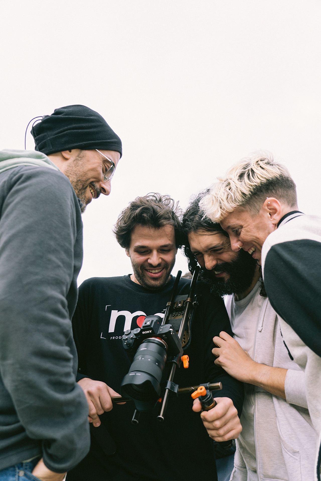 Pedro Luzindro, Miguel D' Eça, Ricardo Cardoso e Ana Correia (Peperan) numa fotografia de bastidores de Fora da Cruz