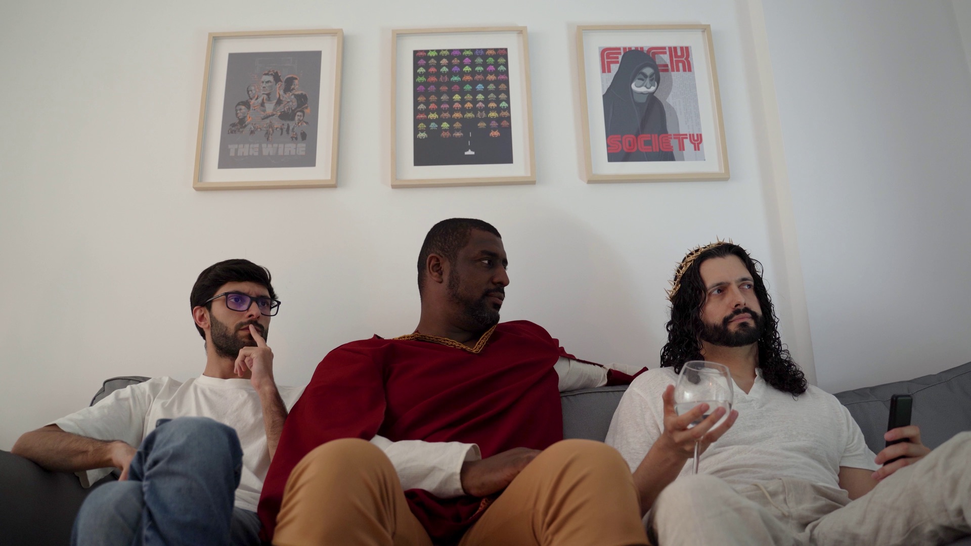 Levi Galaio, António Santos e Ricardo Cardoso numa cena de Fora da Cruz