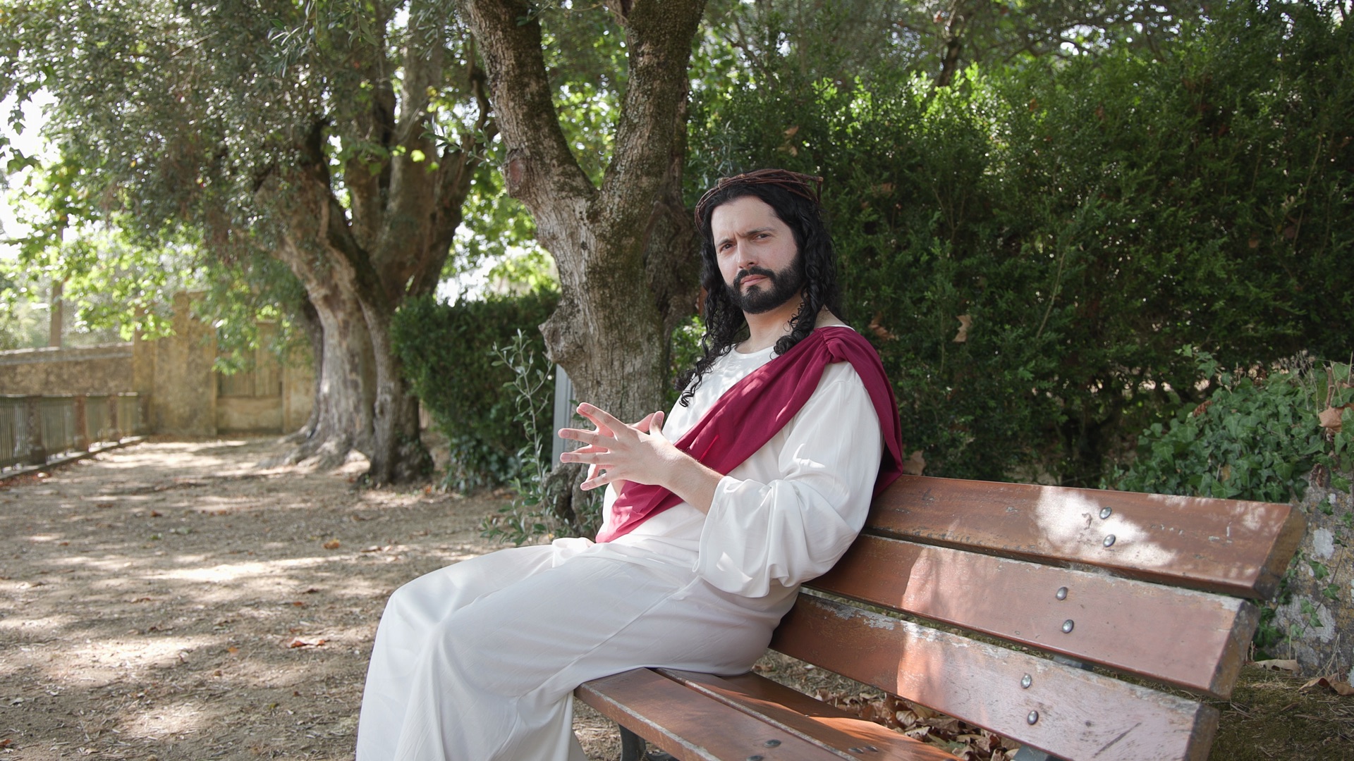 Imagem em alta resolução de Ricardo Cardoso como Jesus Cristo na série Fora da Cruz