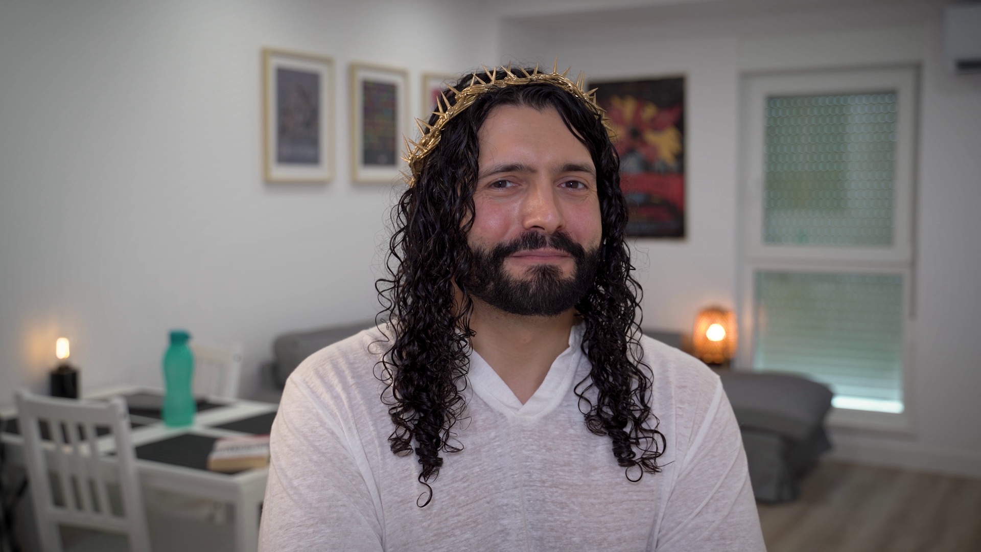 Ricardo Cardoso como Jesus a dar um testemunho em Fora da Cruz
