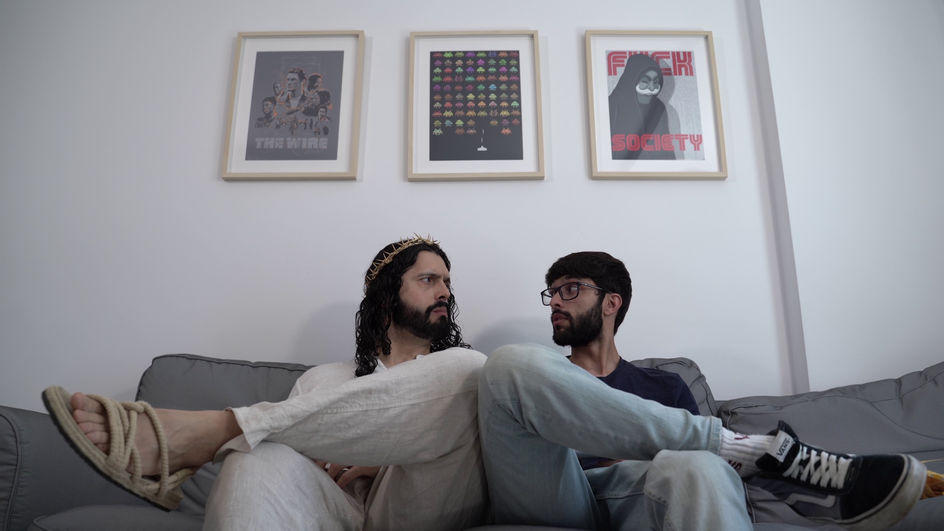 Ricardo Cardoso e Levi Galaio numa cena de Fora da Cruz