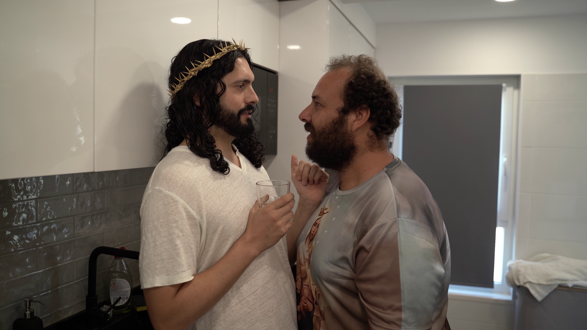 Ricardo Cardoso e Pedro Bola numa cena de Fora da Cruz